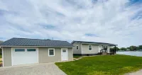 Water’s Edge Retreat, Charming 2-bedroom Lake House, marvelous Shipshewana