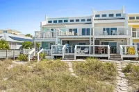 Direct Gulf Views and Spacious Living Area - Elegant Beachfront Haven