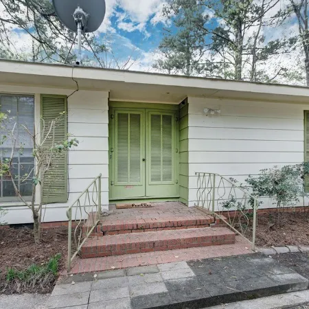 4Br City Retreat w/ Fire Pit, BBQ & Free Parking