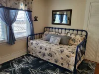 Charming cottage with short drive to the beach or the city! Hotels in North Kingstown