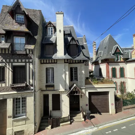 Le Trouville - Hotel de Charme Отели в г. Трувиль-Сюр-Мер
