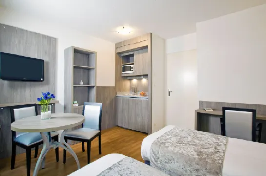 Appart Hôtel - Séjours & Affaires Reims Clairmarais Hôtels à : Reims