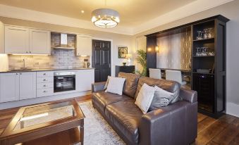 Host & Stay - Endeavour Sails