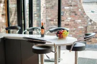 Base Serviced Apartments - Sir Thomas Street - balcony