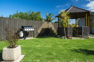 Alfresco Motor Lodge Отели в г. 