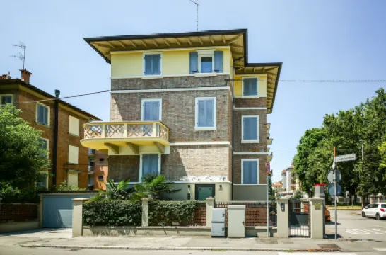 ラ ベッラ モデナ モデナ駅周辺のホテル