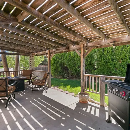 Charming Home with RV Parking - 30 Miles from Rmnp!