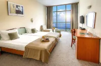 Palm Beach Hotel - All Inclusive with Free Beach Package & Private Beach Hotels in Zlatni pjasătsi