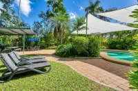 Roydon Beachfront Apartments - Beach