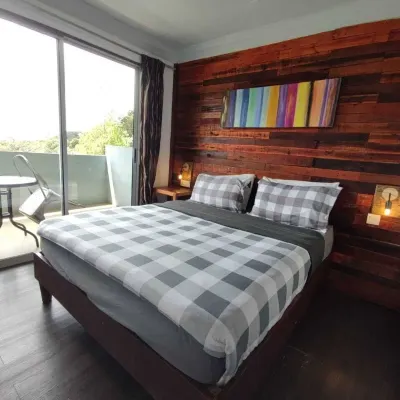 Ceaser's Place Hotels near Hounon Ridge Farmstay & Camping