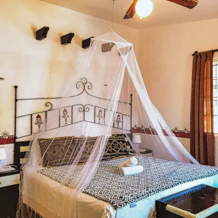 Hacienda Antigua Villa, 50m from Sandy Beach
