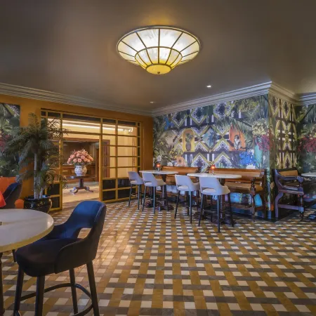Victoria Hotel Отели рядом с достопримечательностью «Испанская арка»