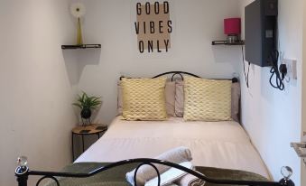 Le Hub - 1Br Apartment - Sleeps 2 - WiFi
