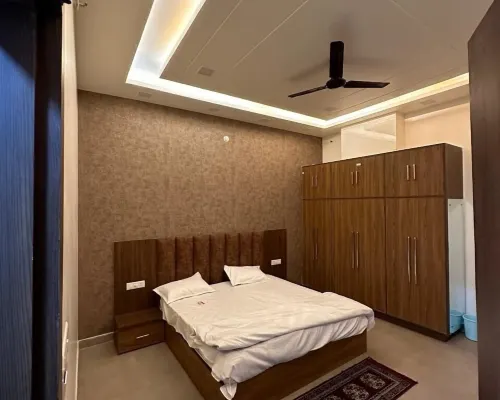 Hotel the Divine Cloud Inn Hotels in Aligarh