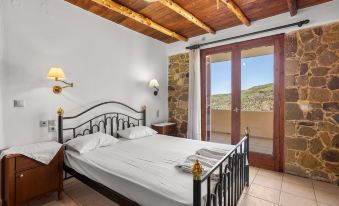 Countryside Apartment 1 With Shared Swimming Pool