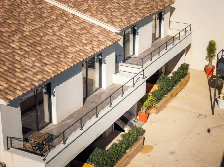 Les Loges du Luberon Отели в г. Кабриер-д'Авиньон