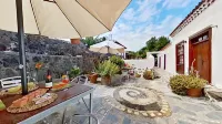 Charming 1-Bed House in la Laguna - Villas
