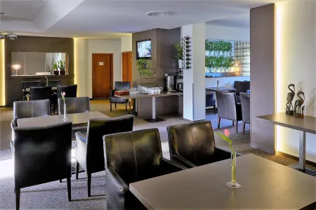 Hotel Centrum Nitra Garni Hotel with Free Parking Отели рядом с достопримечательностью «Agrokomplex»