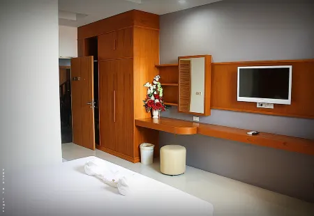 Merdelong Hotel Отели в г. Пхаттхалунг