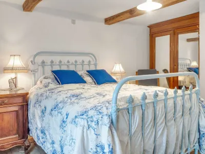 Holiday Home in Viroinval with Garden