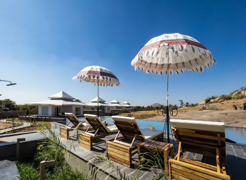 Brij Pola, Jawai - Luxury Jungle Camp with Private Pools Hotels in Bera