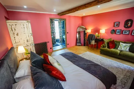 Le Fournil de Flavigny the Bakery Rooms