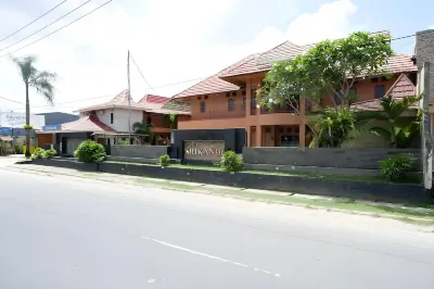 RedDoorz Plus Near Haluoleo University Hotell i Wundudopi