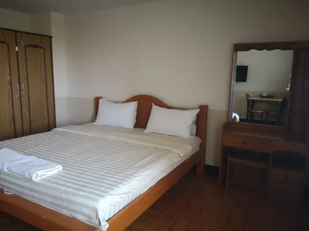 Sab Suwarn Mansion Отели в г. Супхан Бури