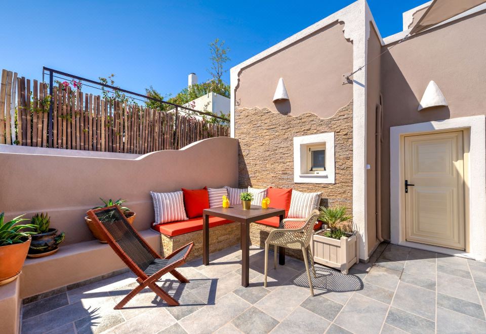 2. 미카사 산토리니..