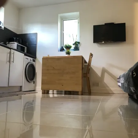 Apple House Guesthouse Heathrow Airport