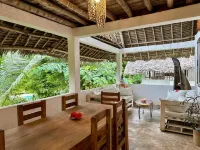 Breeze Residence Apartments - breakfast