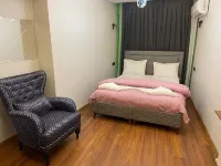 Renk Otel Karşıyaka Hotels near Bostanli Coast