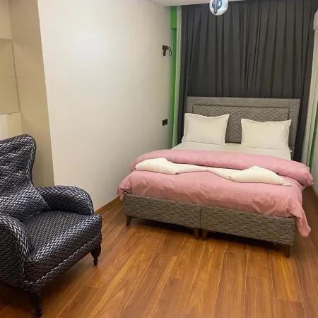 Renk Otel Karşıyaka