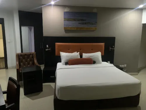 Oakspring Hotel and Luxury Suites