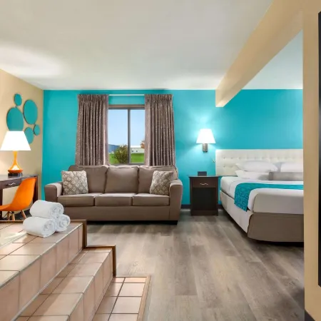 Howard Johnson by Wyndham Waterloo/Cedar Falls