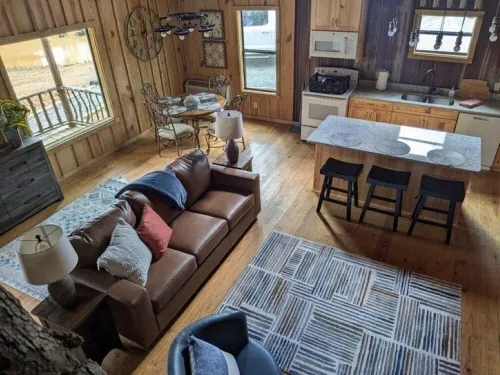 Hidden Oaks Lavish Cabin #2 Hotels in Henry County