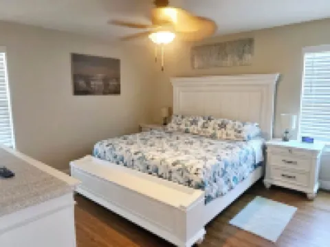 Short walk to the beach Hoteles en Freeport