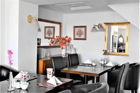 The View Guest House (Adults Only) Отели рядом с достопримечательностью «Запад Шор Бич»