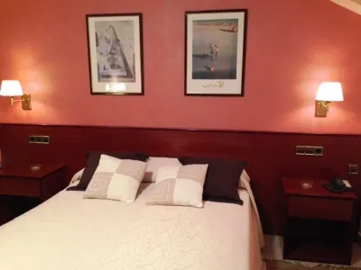 Hotel la Seu Hotels near Cova d'Anes