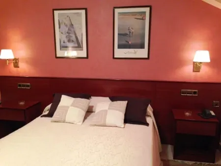 Hotel la Seu Отели рядом с достопримечательностью «Cova d'Anes»