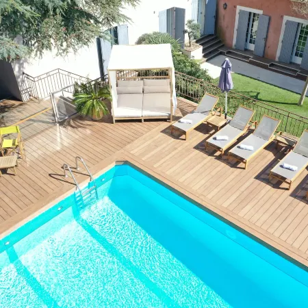 Hotel Spa Cassis – Heated Pool & Parking