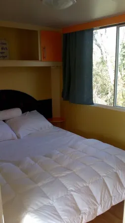 Domaine de la Velle Отели в г. Лерм