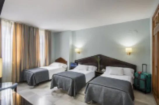 โฮเต็ล โปรเซล นาวัส