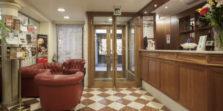 Hotel Commercio & Pellegrino Общественные зоны Photos