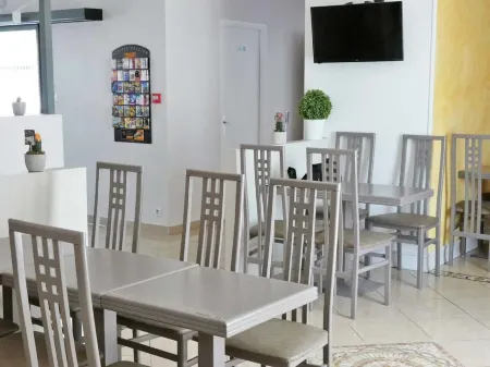 Le Sarac Hôtel Отели в г. Сен-Гиро