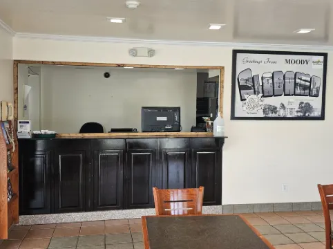 Budgetel Inn & Suites