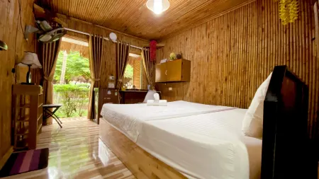 Quoc Khanh Bamboo Homestay