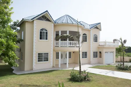 Celebrity Villa Jamaica