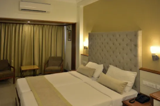 HOTEL SHREE PANCHRATNA ルビー・ホール・クリニック周辺のホテル