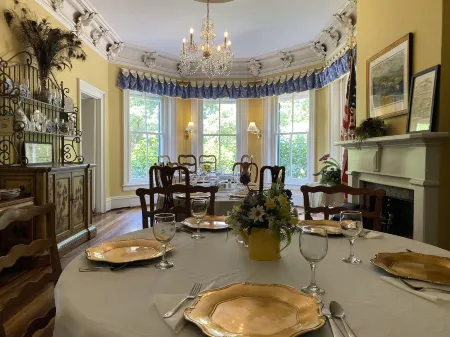 Rockwood Manor Bed & Breakfast Отели в г. Пуласки